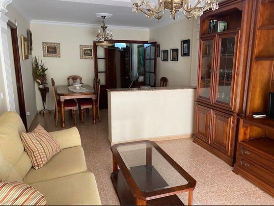 Foto 2 de Pis en venda a plaza De Los Calderones de 3 habitacions amb terrassa i aire acondicionat