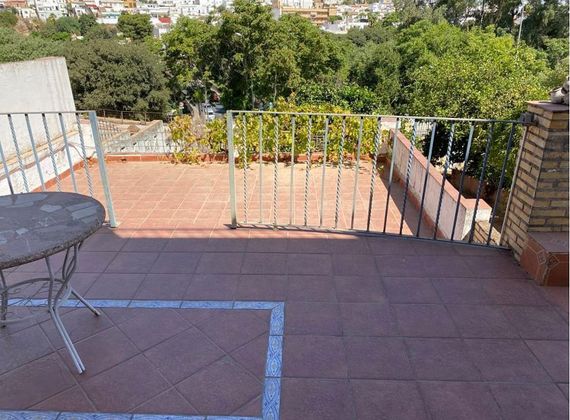 Foto 1 de Casa en venda a avenida De Utrera de 4 habitacions amb terrassa i piscina
