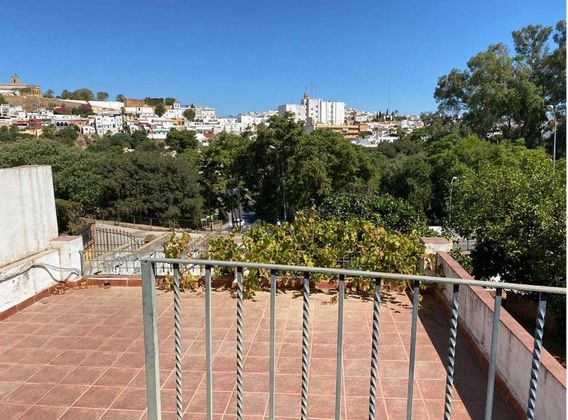 Foto 2 de Casa en venda a avenida De Utrera de 4 habitacions amb terrassa i piscina