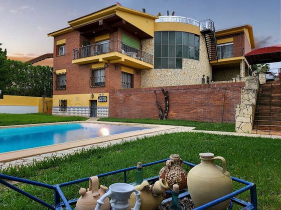 Foto 2 de Chalet en venta en El Brillante -El Naranjo - El Tablero de 5 habitaciones con terraza y piscina