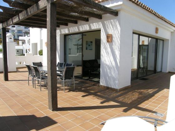 Foto 1 de Àtic en venda a Puerto de Sotogrande-La Marina de 2 habitacions amb terrassa i piscina