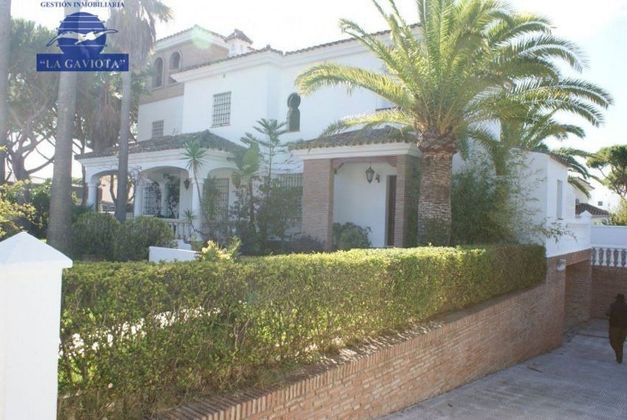 Foto 2 de Chalet en venta en Sancti Petri - La Barrosa de 6 habitaciones con terraza y piscina