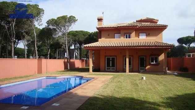 Foto 1 de Chalet en venta en Sancti Petri - La Barrosa de 4 habitaciones con terraza y piscina