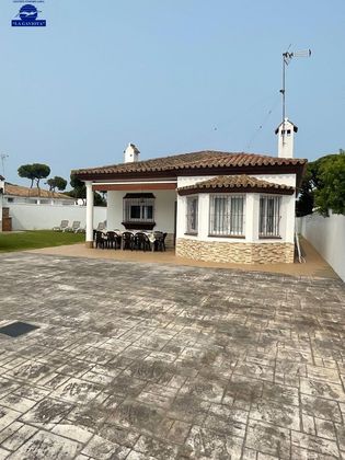 Foto 1 de Chalet en venta en Sancti Petri - La Barrosa de 3 habitaciones con terraza y piscina