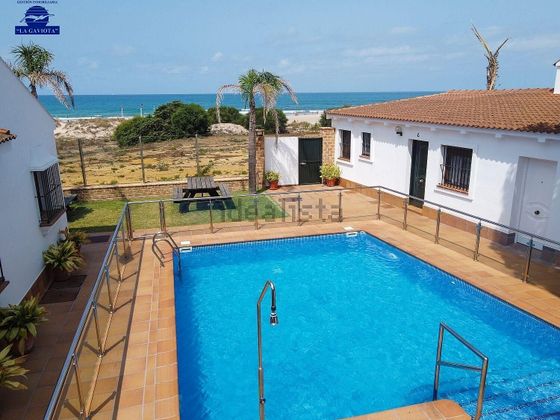 Foto 2 de Chalet en venta en Sancti Petri - La Barrosa de 9 habitaciones con piscina y jardín