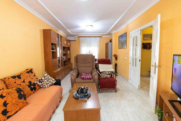 Foto 2 de Casa en venta en Huércal de Almería de 4 habitaciones con terraza y aire acondicionado