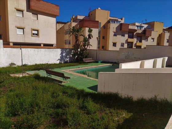 Foto 2 de Piso en venta en Piedras Redondas – Torrecárdenas de 2 habitaciones con piscina y garaje