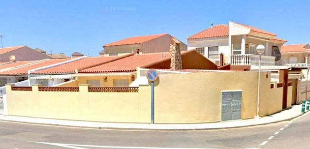 Foto 1 de Venta de casa en Playa del Galán de 4 habitaciones con terraza y jardín