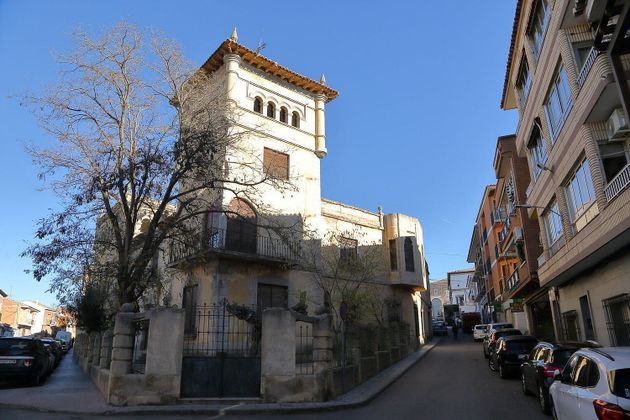 Foto 1 de Venta de chalet en calle Alfares de 10 habitaciones con terraza y jardín