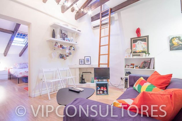 Foto 1 de Àtic en venda a calle San Hermenegildo de 1 habitació amb mobles i balcó
