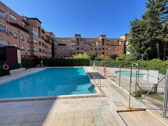 Foto 1 de Pis en venda a Palomeras bajas de 3 habitacions amb terrassa i piscina