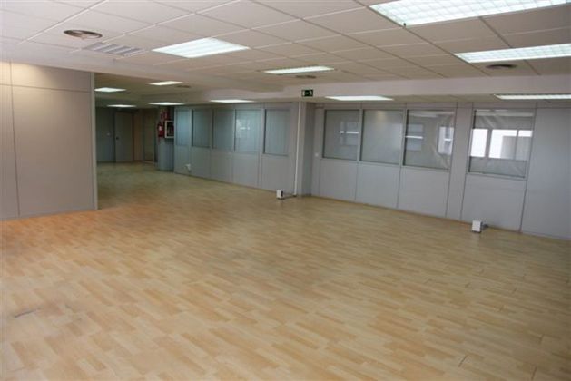 Foto 2 de Oficina en venda a Zona Industrial amb aire acondicionat