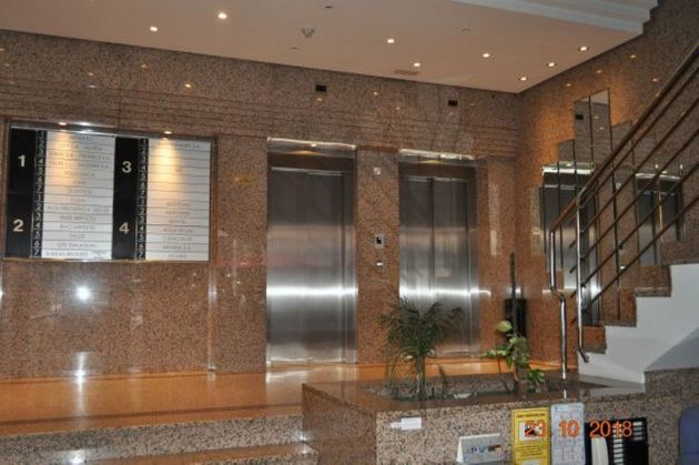 Foto 2 de Oficina en alquiler en Ciudad Jardín con garaje y ascensor
