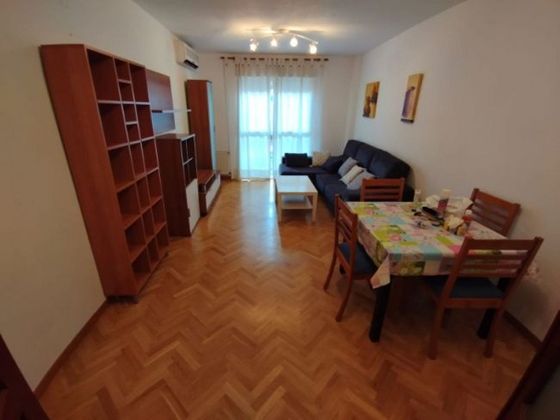 Foto 1 de Piso en alquiler en calle Camilo José Cela de 3 habitaciones con garaje y muebles