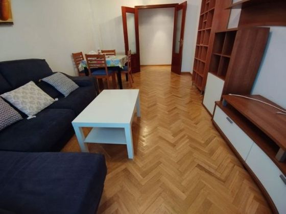 Foto 2 de Piso en alquiler en calle Camilo José Cela de 3 habitaciones con garaje y muebles