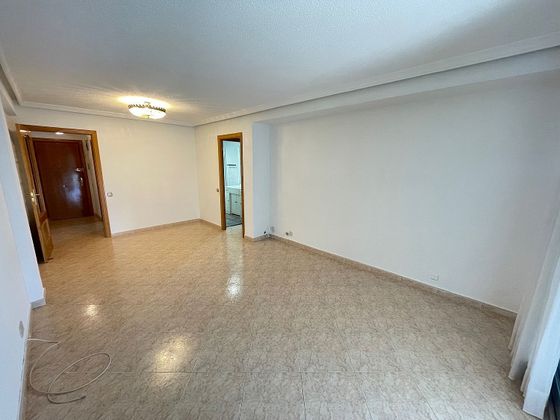 Foto 2 de Alquiler de piso en calle Princesa Doña Sofía de 4 habitaciones con terraza y calefacción
