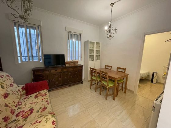 Foto 2 de Piso en alquiler en calle De Canarias de 2 habitaciones con muebles y calefacción