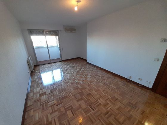 Foto 1 de Piso en alquiler en avenida De Pablo Neruda de 3 habitaciones con terraza y garaje