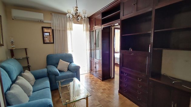 Foto 2 de Alquiler de piso en calle Efigenia de 2 habitaciones con terraza y muebles