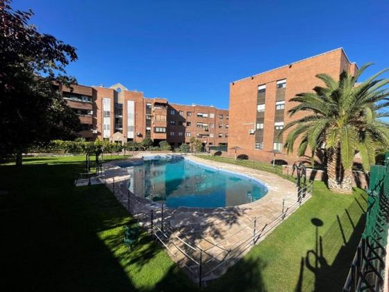 Foto 1 de Alquiler de piso en calle Cerro de Los Perdigones de 4 habitaciones con terraza y piscina