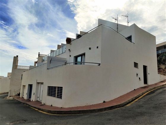 Foto 2 de Casa adossada en venda a calle Sabinal de 3 habitacions amb terrassa i garatge
