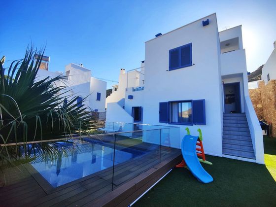 Foto 1 de Venta de chalet en calle Oran de 4 habitaciones con terraza y piscina