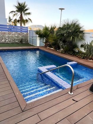 Foto 2 de Xalet en venda a calle Oran de 4 habitacions amb terrassa i piscina