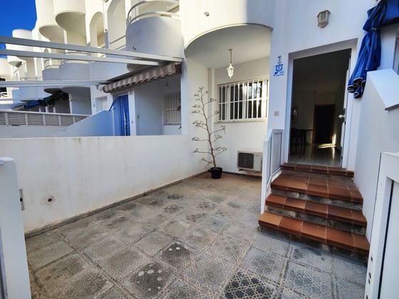 Foto 1 de Casa adosada en venta en pasaje de 3 habitaciones con terraza y garaje