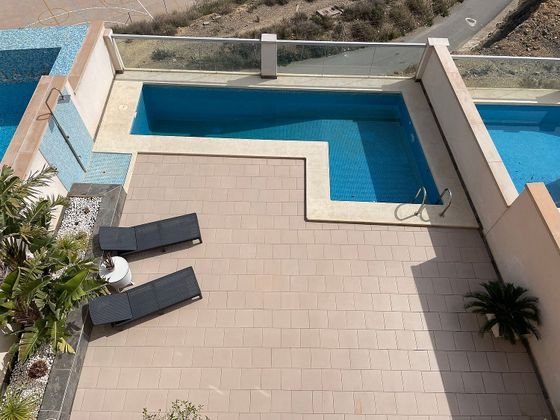 Foto 2 de Casa adossada en venda a calle Miguel Rueda de 3 habitacions amb terrassa i piscina