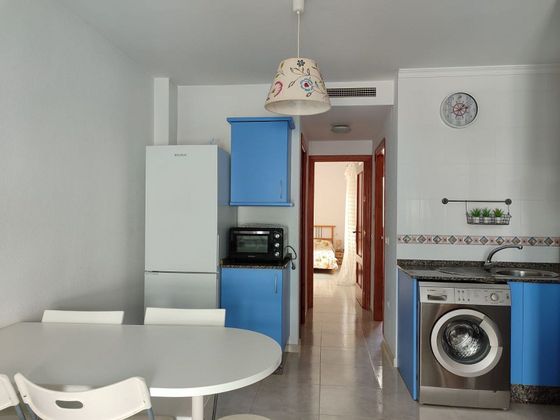 Foto 2 de Venta de piso en Conil de 2 habitaciones con aire acondicionado