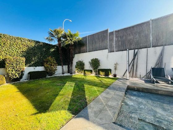 Foto 1 de Casa en lloguer a El Encinar de los Reyes de 5 habitacions amb terrassa i piscina