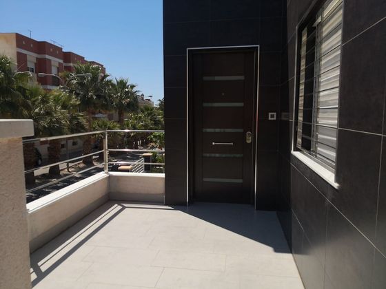 Foto 2 de Xalet en venda a calle Calcalá de 5 habitacions amb terrassa i jardí