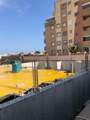 Foto 2 de Piso en venta en avenida Legión Española de 3 habitaciones con terraza y piscina