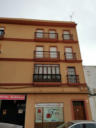 Foto 2 de Venta de piso en calle Virgen del Carmen de 7 habitaciones con terraza y balcón