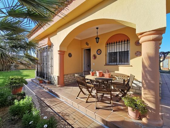 Foto 2 de Chalet en venta en calle De Santa Cristina de 4 habitaciones con terraza y jardín