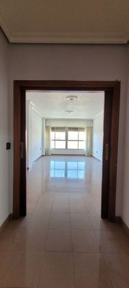Foto 1 de Pis en venda a Nueva Andalucía de 4 habitacions amb terrassa i garatge