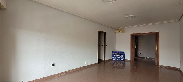 Foto 2 de Pis en venda a Nueva Andalucía de 4 habitacions amb terrassa i garatge