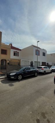 Foto 1 de Casa adossada en venda a La Cañada-Costacabana-Loma Cabrera-El Alquián de 4 habitacions amb terrassa i garatge