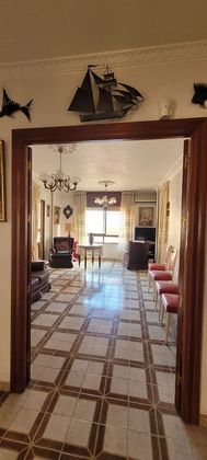 Foto 1 de Pis en venda a Centro - Almería de 4 habitacions amb terrassa i ascensor