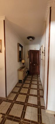 Foto 2 de Venta de piso en Centro - Almería de 4 habitaciones con terraza y ascensor