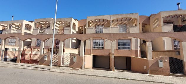 Foto 1 de Casa en venda a La Cañada-Costacabana-Loma Cabrera-El Alquián de 4 habitacions amb terrassa i aire acondicionat