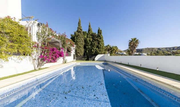 Foto 1 de Chalet en venta en Aguamarga de 6 habitaciones con terraza y piscina