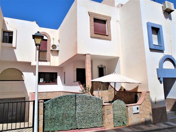 Foto 2 de Casa adosada en venta en Carboneras de 3 habitaciones con terraza y garaje