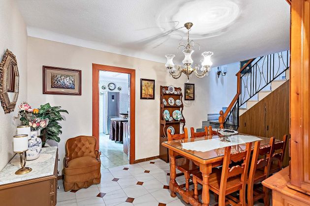 Foto 2 de Casa adossada en venda a calle La Ermita de 5 habitacions amb terrassa i aire acondicionat
