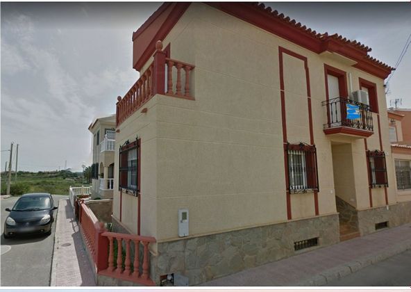 Foto 1 de Casa en venda a calle Álamo de 5 habitacions amb terrassa i garatge