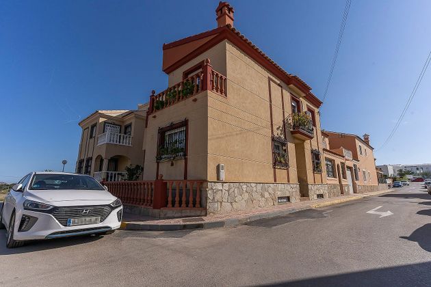 Foto 2 de Casa en venda a calle Álamo de 5 habitacions amb terrassa i garatge