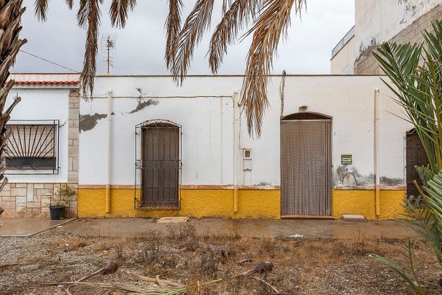 Foto 1 de Casa en venda a calle La Fragua de 4 habitacions amb jardí i aire acondicionat