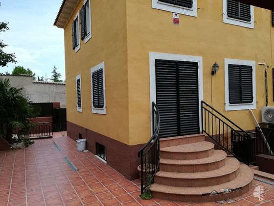 Foto 2 de Casa en venda a Loeches de 3 habitacions amb jardí i aire acondicionat