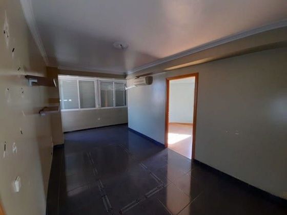 Foto 2 de Venta de piso en Zofio de 4 habitaciones con terraza y aire acondicionado