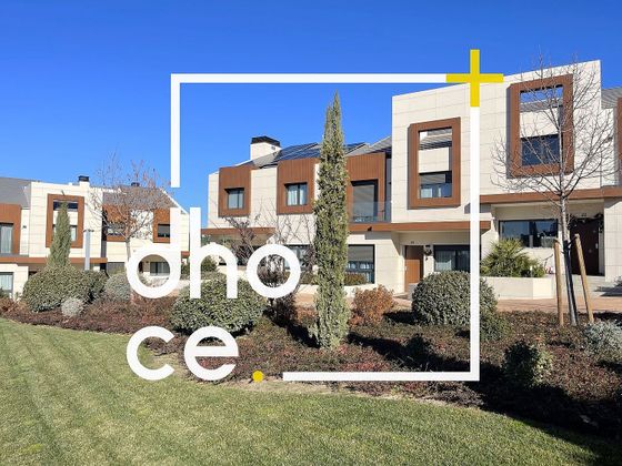 Foto 1 de Venta de casa adosada en avenida Delta del Ebro de 5 habitaciones con terraza y piscina